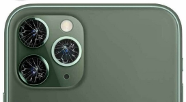 broken camera lens on iphone